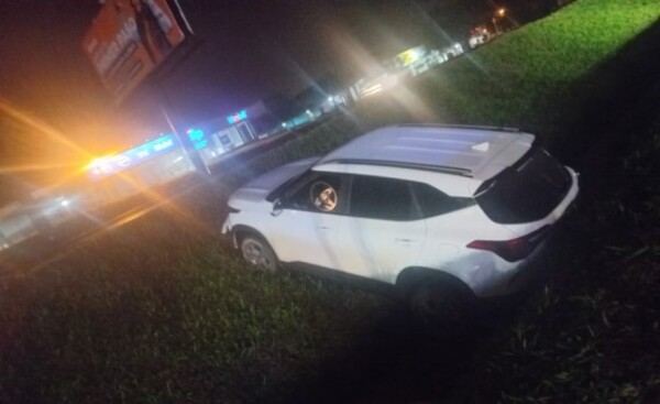 Camioneta quedó sin frenos y fue a parar a la cuneta