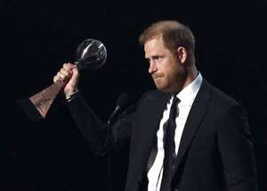 El príncipe Harry recibió el premio ESPY 2024 - Gente - ABC Color