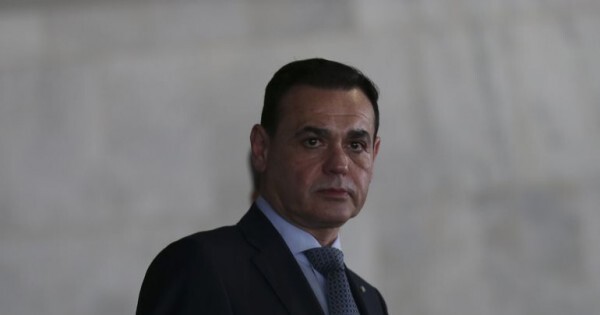 Lezcano nombra a diplomáticos ajenos a la ANR en consulados estratégicos y manda lejos a los colorados