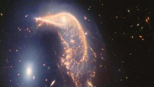 Nueva foto del telescopio Webb muestra dos galaxias danzando, en su segundo aniversario