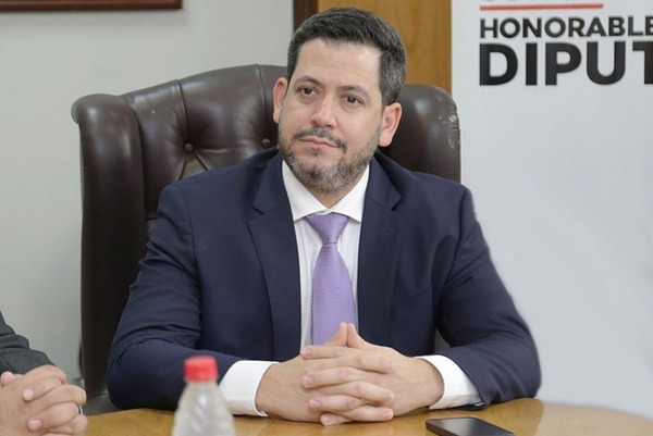 Latorre descarta respaldo a proyecto que cercene la libertad de prensa - ADN Digital