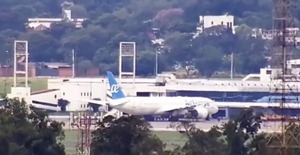 PAJARITO OBLIGA ATERRIZAJE FORZOSO DE UN AVIÓN
