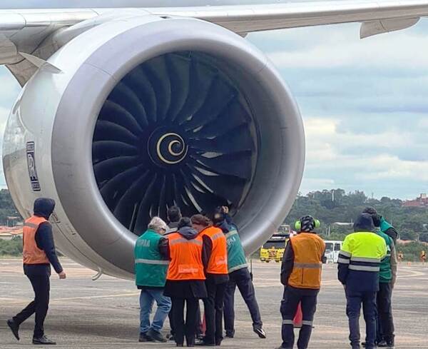Un avión con 366 pasajeros realizó aterrizaje de emergencia •