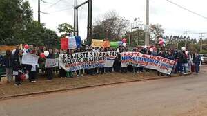 Médicos residentes del Hospital Nacional de Itauguá continúan con las manifestaciones - Nacionales - ABC Color