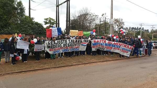 Médicos residentes del Hospital Nacional de Itauguá continúan con las manifestaciones - Nacionales - ABC Color