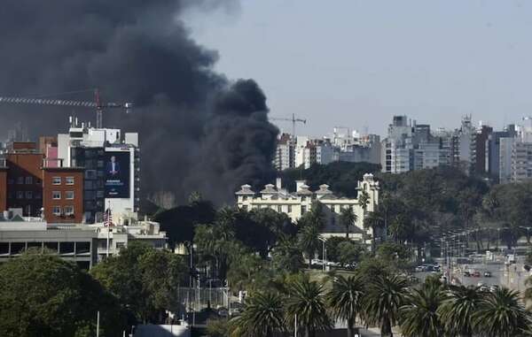 Uruguay: incendio en el Edificio del Mercosur - Mundo - ABC Color