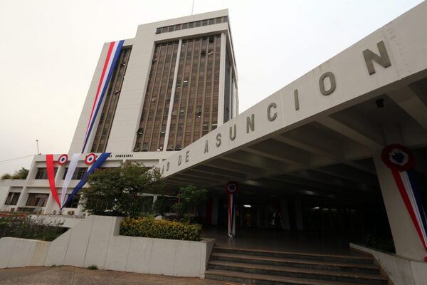 Allanamiento en la Municipalidad de Asunción por rendiciones de cuentas del intendente - trece
