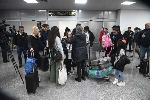Avión en emergencia: esto dijeron los pasajeros al descender en el Silvio Pettirossi - Nacionales - ABC Color