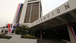 Fiscalía allana Municipalidad de Asunción por caso de mal uso de bonos y de detergentes