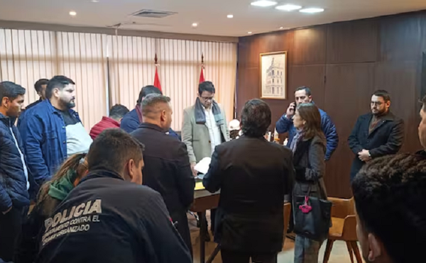 Allanan Municipalidad de Asunción en busca de documentos sobre bonos y “detergente de oro” - Noticiero Paraguay