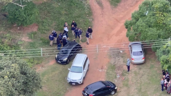 Ataque a balazos deja a dos agentes policiales heridos en Limpio