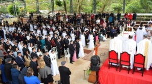 ¡57 parejas se juran amor eterno en Villarrica!