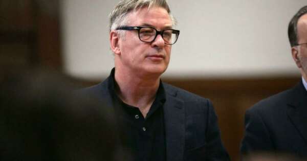 La Nación / Victoria de Alec Baldwin: anulan juicio por homicidio debido a suspensión de pruebas