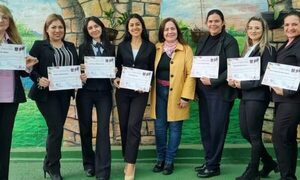Entregan certificados a egresados del primer módulo del Diplomado en Educación Artística