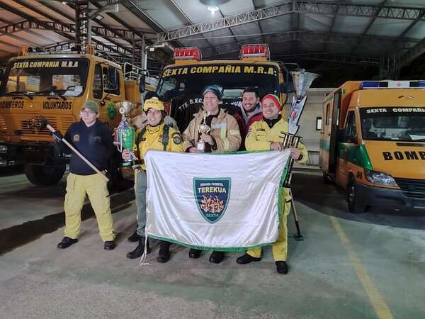 Bomberos de Mariano Roque Alonso triunfan en Competencia Nacional de Bomberos Forestales - Nacionales - ABC Color