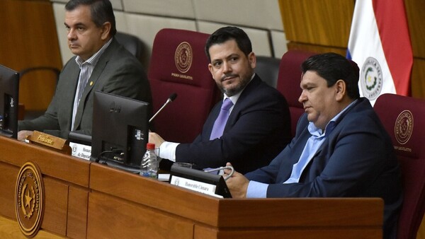Latorre rechaza plan que contemple atacar a la prensa