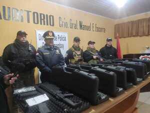 Policía de Amambay recibe donación de armas - Oasis FM 94.3