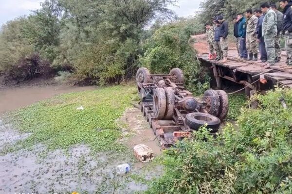 Vehículo militar cayó de un puente en el Chaco: un muerto y cuatro heridos – Diario TNPRESS
