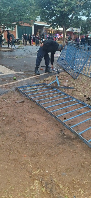 Enfrentamiento entre Policía y Manifestantes en Arroyito deja Heridos y Aprehendidos