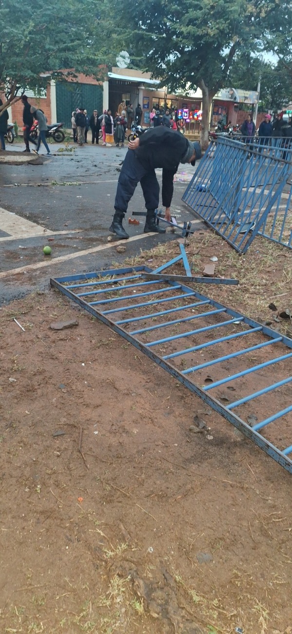 Enfrentamiento entre Policía y Manifestantes en Arroyito deja Heridos y Aprehendidos