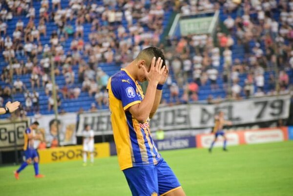 Debutó como profesional en Luqueño y ahora jugará en el campeón de América