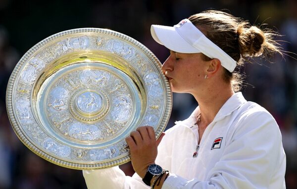 Versus / Krejcikova renace en Wimbledon y gana su segundo título de Grand Slam