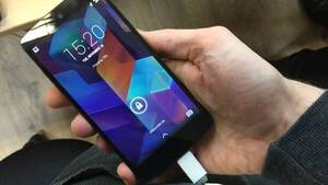 Siguen buscando a dueños de 175 celulares incautados durante allanamiento en un hotel - ADN Digital
