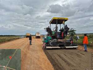 Inició la instalación de la base asfáltica que unirá las comunidades: San José con Mbocayaty del Yhaguy  - Noticiero Paraguay