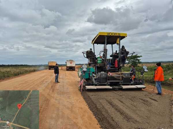 Inició la instalación de la base asfáltica que unirá las comunidades: San José con Mbocayaty del Yhaguy - Noticiero Paraguay