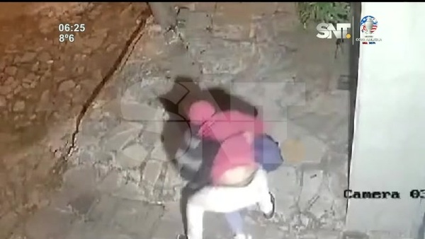 Diplomática sufrió un asalto y se llevaron su mochila - SNT