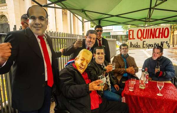 Presentan la “Expo estamos peor” con “Santítere” y “El quincho de avenida España” - Política - ABC Color