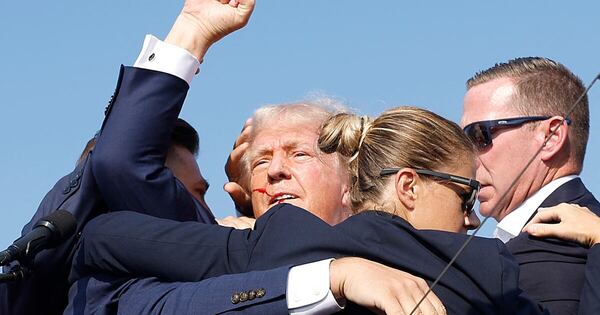 La Nación / Reportan las muertes de un partidario de Trump y del presunto atacante