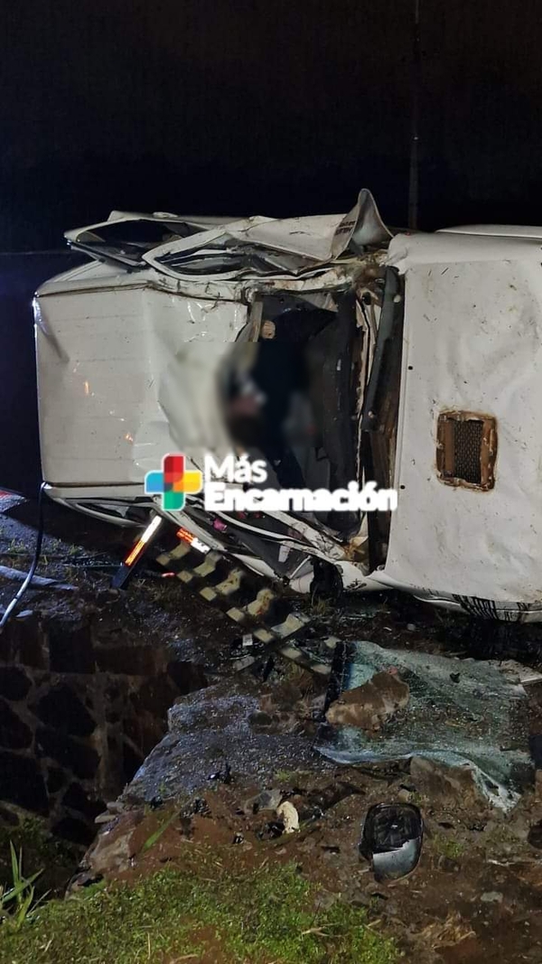 Conductor muere tras volcar sobre la Ruta PY06 en Encarnación