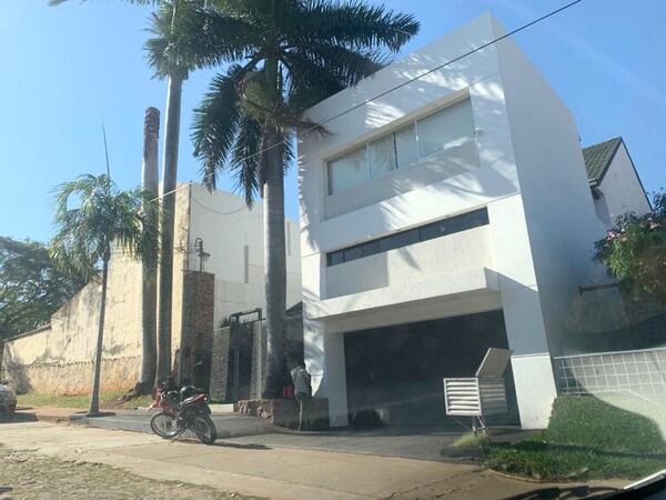 Senadora cartista se embarra más al intentar justificar compra de vivienda - Política - ABC Color