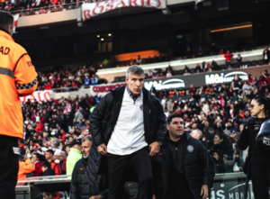 Versus / Picante cruce con Palermo en conferencia: "Estás desubicado"