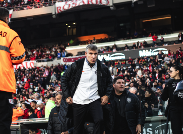 Versus / Picante cruce con Palermo en conferencia: "Estás desubicado"