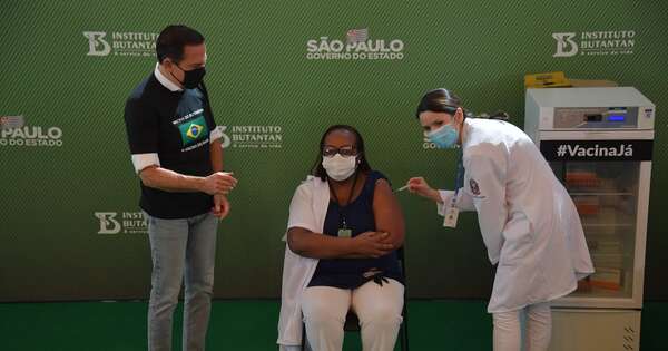 La Nación / “Estamos expectantes de lo que ocurren con las vacunas en Brasil y Argentina”, dice titular del PAI