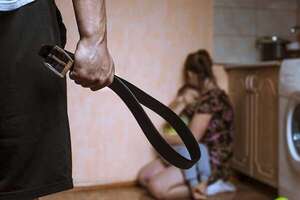 Sistema 911 registró casi 60 denuncias de violencia familiar el sábado  - Policiales - ABC Color