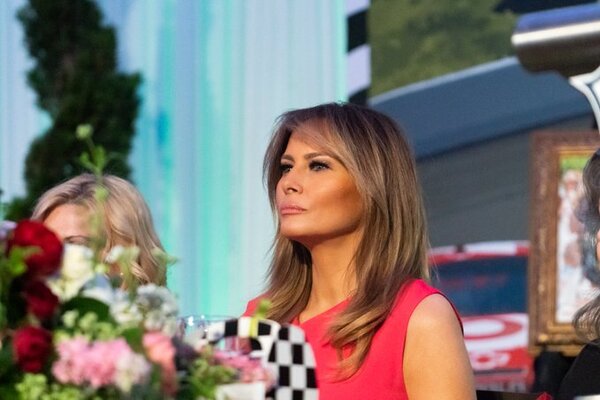 Melania Trump califica de “monstruo” al tirador y llama a la unidad