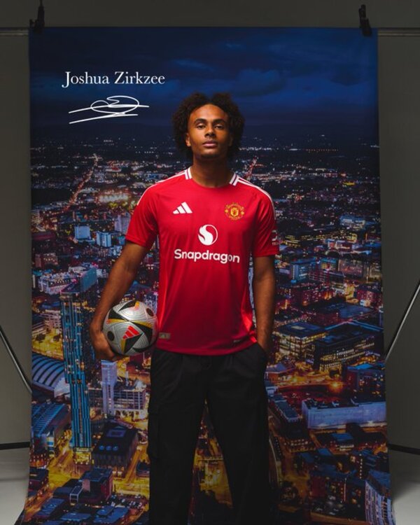 Manchester United ficha al delantero neerlandés Zirkzee