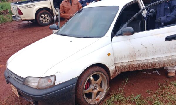 Hallan abandonado vehículo robado en la noche del sábado