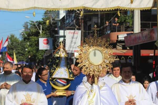 Caacupé: servidores que fueron desvinculados pidieron ayuda frente al obispado - Nacionales - ABC Color