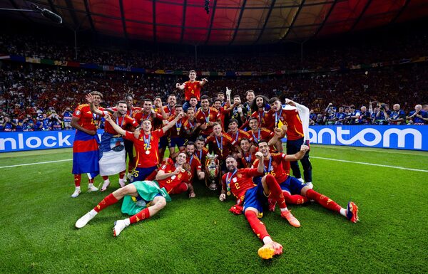 La Furia Roja se corona Rey de Europa - Megacadena - Diario Digital