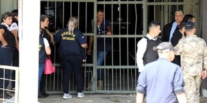 Viceministro afirma que no tolerará actos de corrupción en las cárceles