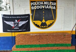 Hombre abandona vehículo cargado con más de media tonelada de marihuana en Ponta Porã