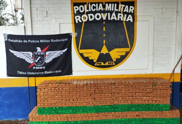Hombre abandona vehículo cargado con más de media tonelada de marihuana en Ponta Porã