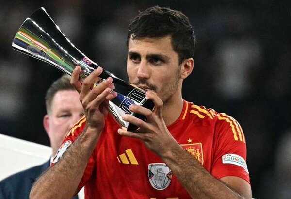 El español Rodri fue elegido como el mejor jugador de la Eurocopa