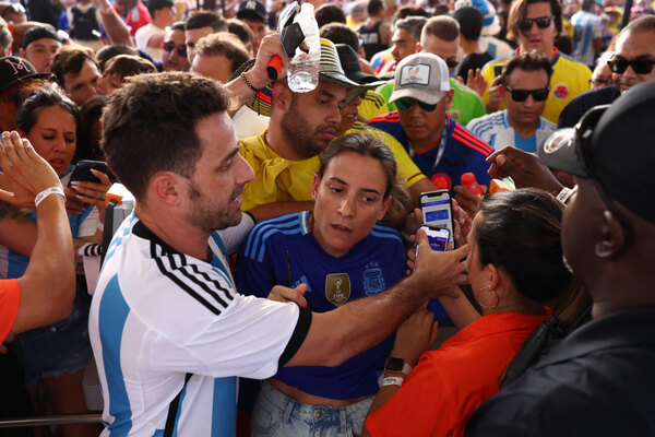 Versus / La final Argentina-Colombia se retrasa media hora por los incidentes