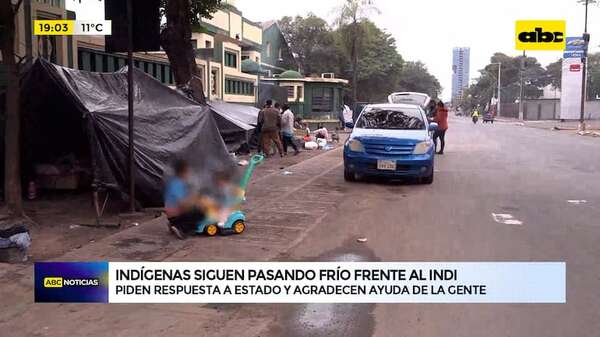 Indígenas siguen pasando frío frente al Indi: piden respuesta a estado y agradecen ayuda de la gente - ABC Noticias - ABC Color