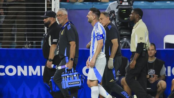 Messi se lesiona en un esprint y abandona la final en el minuto 65